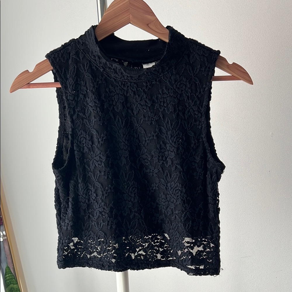 H&M divided Black Sleeveless lace Muscle Tee Crop top S